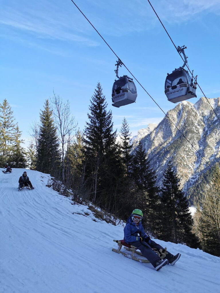 Rodeln mit Lift - mit der Gondel hinauf, mit dem Rodel hinunter