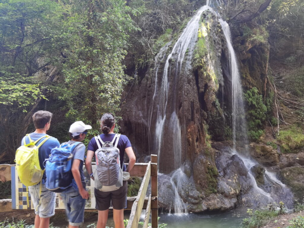 Im Gardasee Familienurlaub durch die Roggia Schlucht wandern - auch ein Geheimtipp!