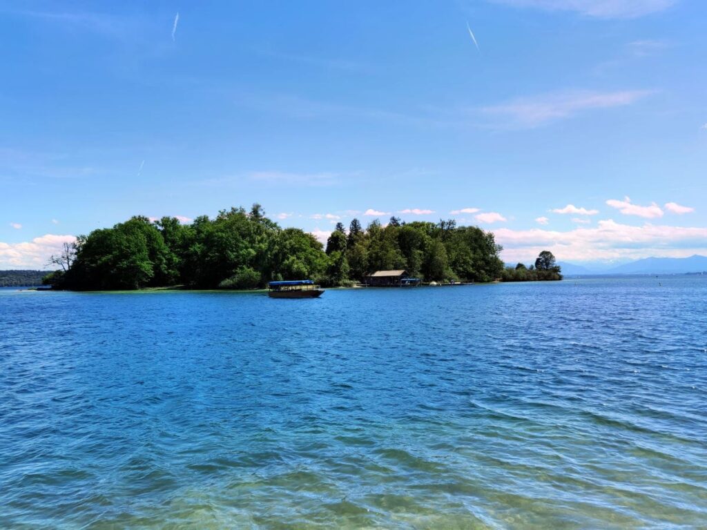 Blick auf die Roseninsel im Starnberger See