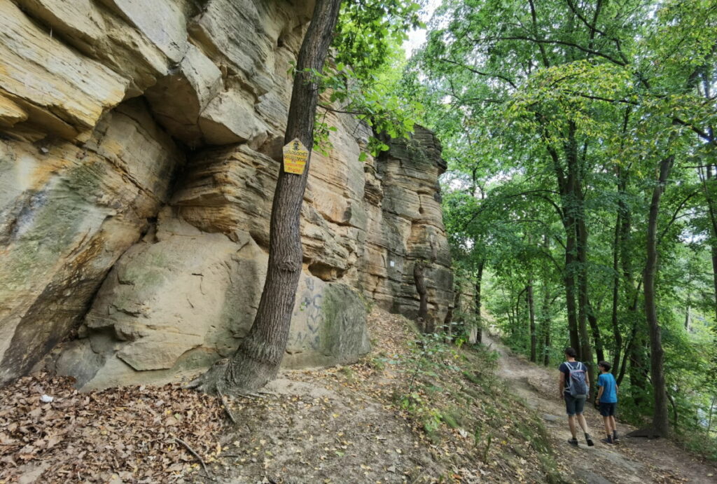 Lohnender Spaziergang an der Rudolstädter Riviera mit Buntsteinfelsen und der Saale