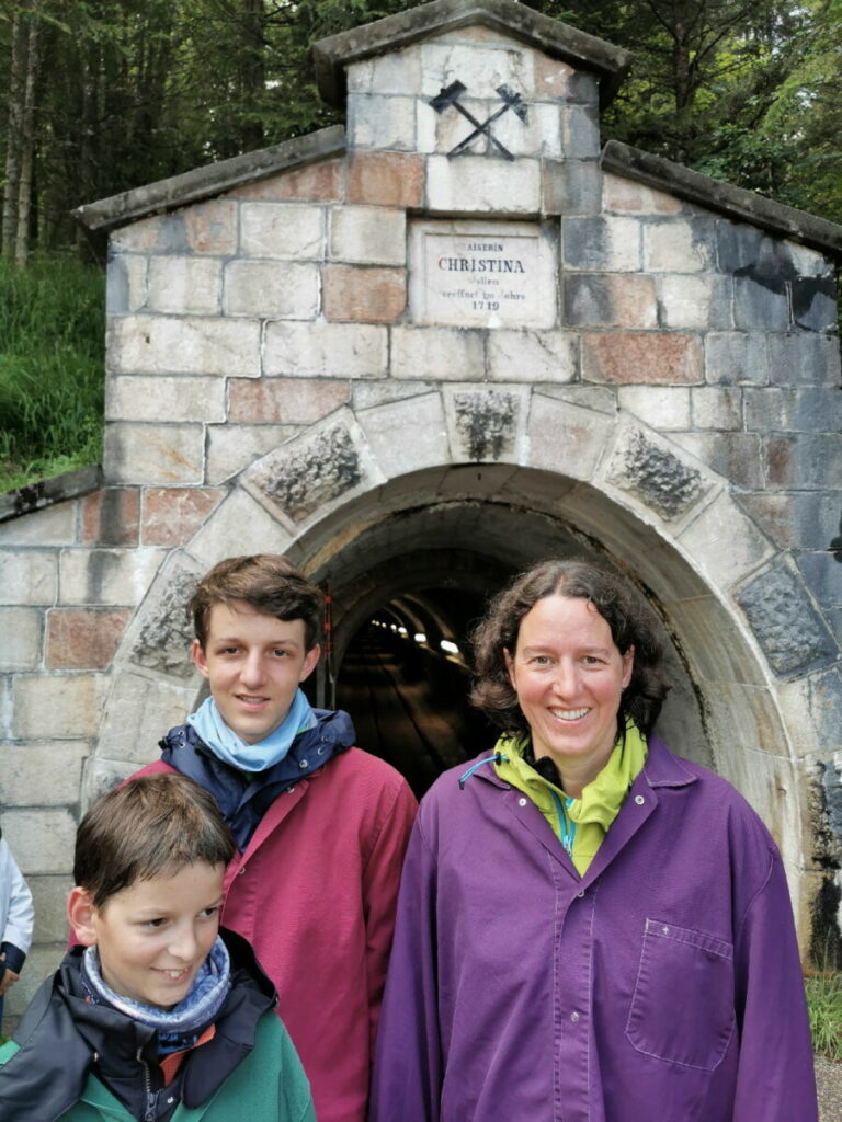 Salzwelten Hallstatt mit Kindern - am Start in den Stollen