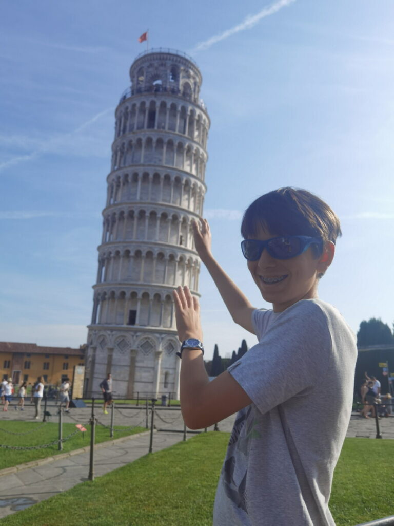 Wenn du in der Toskana mit Kindern unterwegs bist, gehört ein Besuch in Pisa dazu