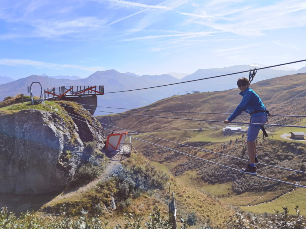 Die Schlossalm Seilbrücke ist ein Abenteuer für Teenager - Klettersteigset nicht vergessen!