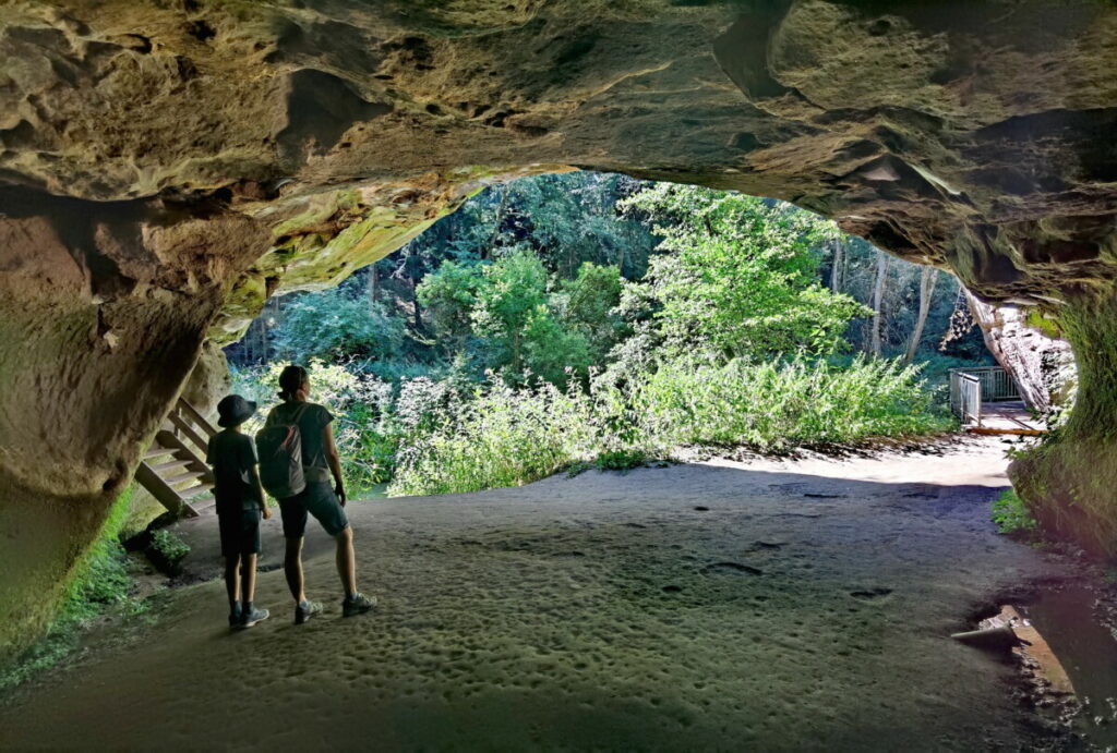 Kurze Pauser auf unserer Schwarzachklamm Wanderung in der Karlshöhle, hier ist der Schwarzach Durchbruch