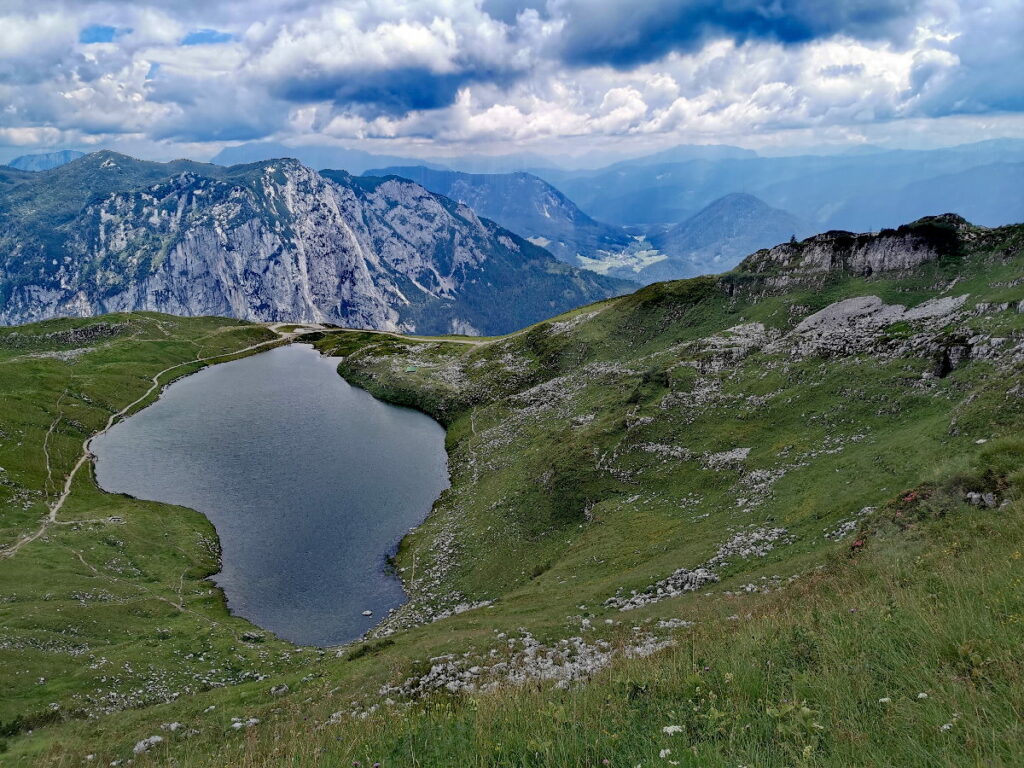 Entdecke die schönen Seen in Österreich: Das ist der Augstsee auf dem Loser