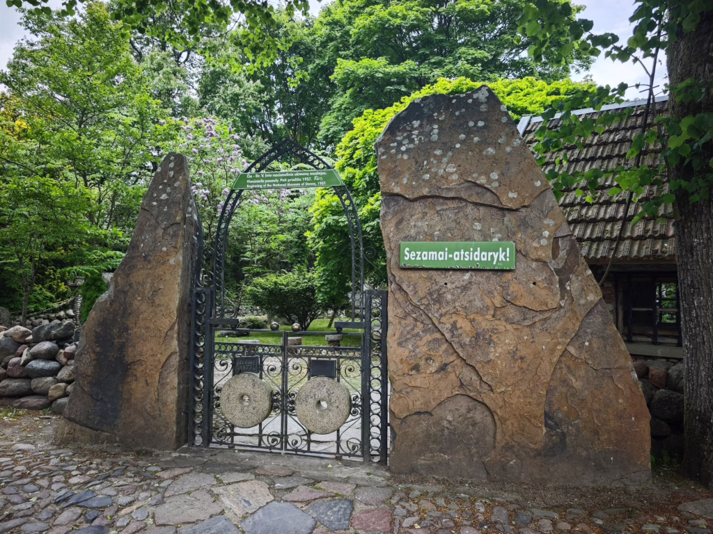 Mosėdis ist die Stadt der Steine - los ging alles mit Vaclovas Intas Steingarten