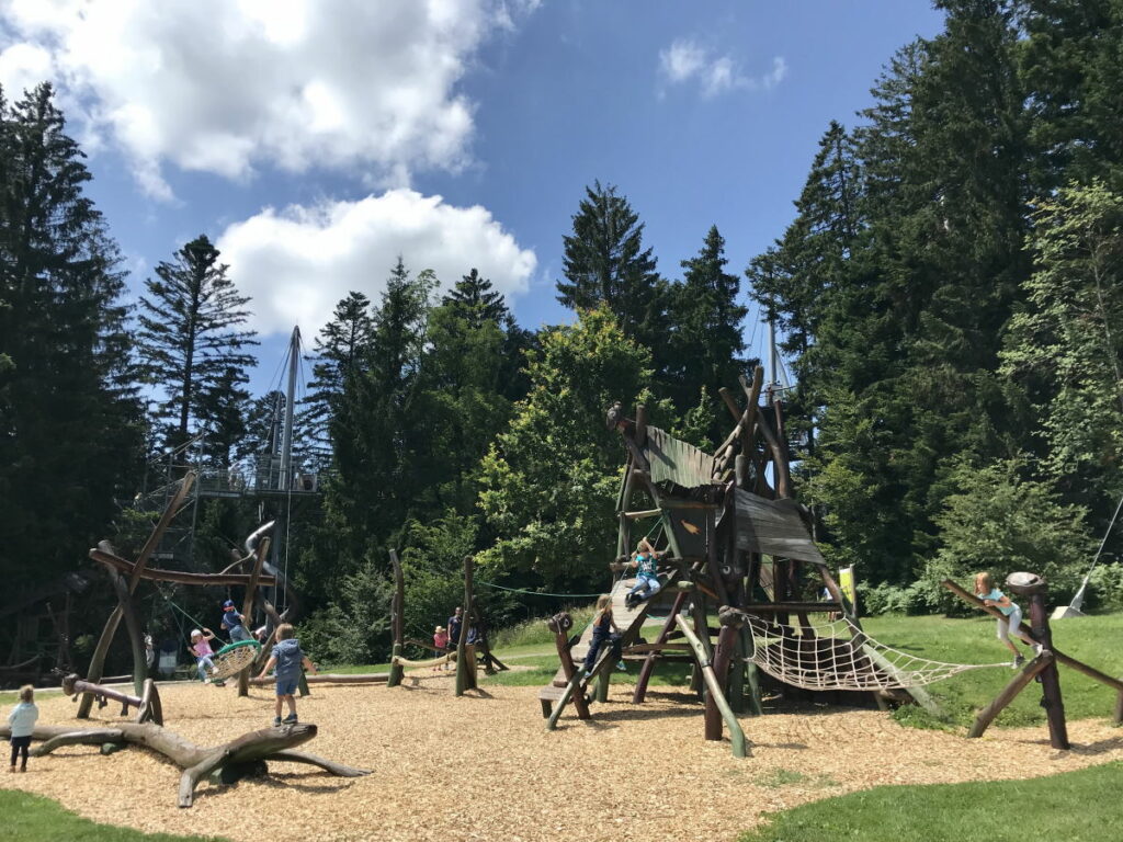  Ein besonderer Spielplatz im Allgäu - der große Abenteuerspielplatz im Skywalk Scheidegg macht echt Spaß!