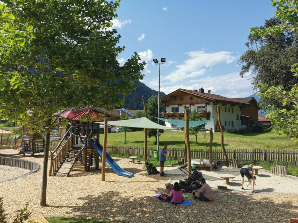 Das ist der Sandspielplatz bei der Sommerrodelbahn im Zillertal, kostenloser Eintritt