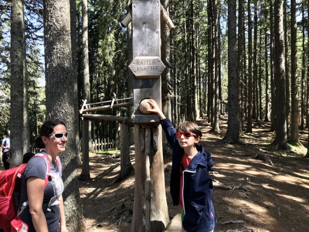 Sommerurlaub mit Kindern in Tirol: Genialer Kugelwald am Glungezer