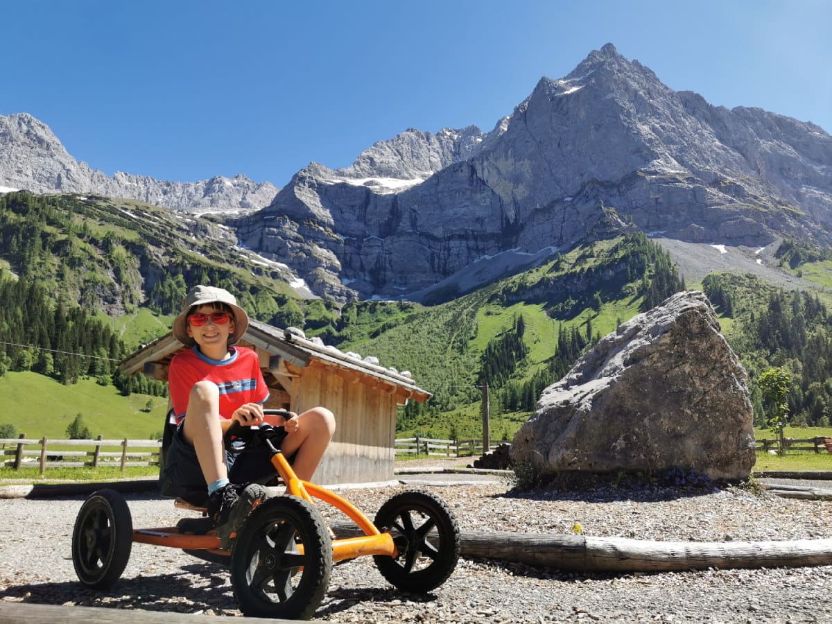 Spielplatz Engalm nach der Familienwanderung in Tirol