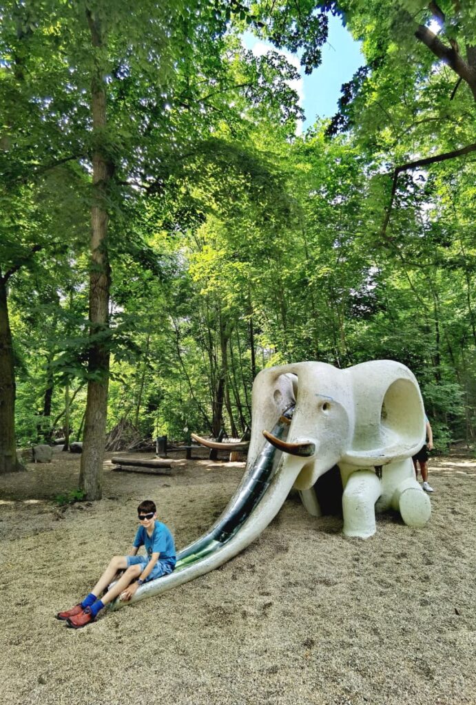 Toller Spielplatz Leipzig mit Kindern - der Elefant ist einzigartig!