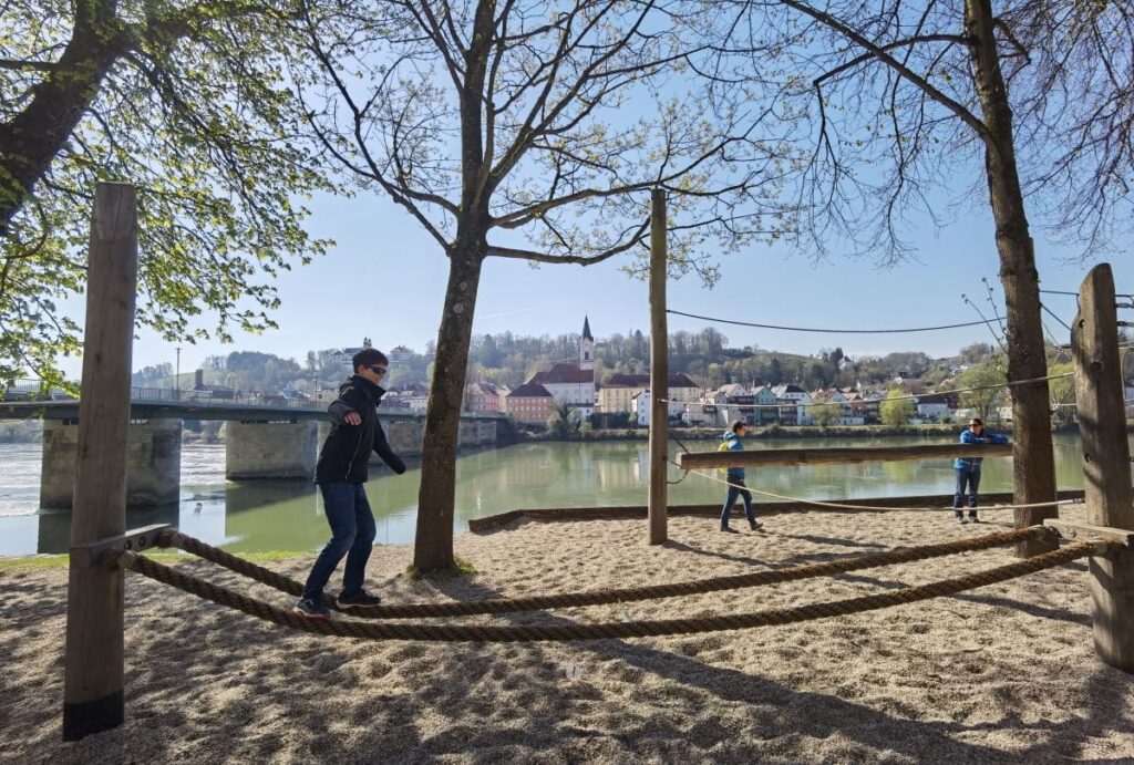 Spielplatz Passau mit Blick auf den Inn und die malerische Innstadt