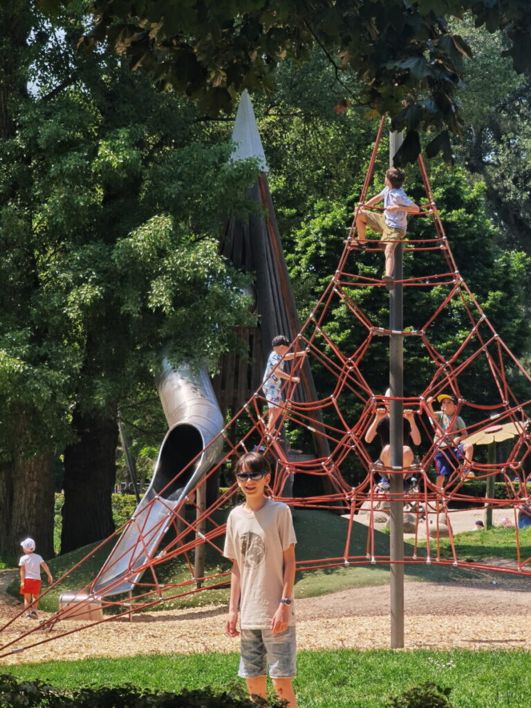 Größter Spielplatz in Wien mit Kindern - im Donaupark