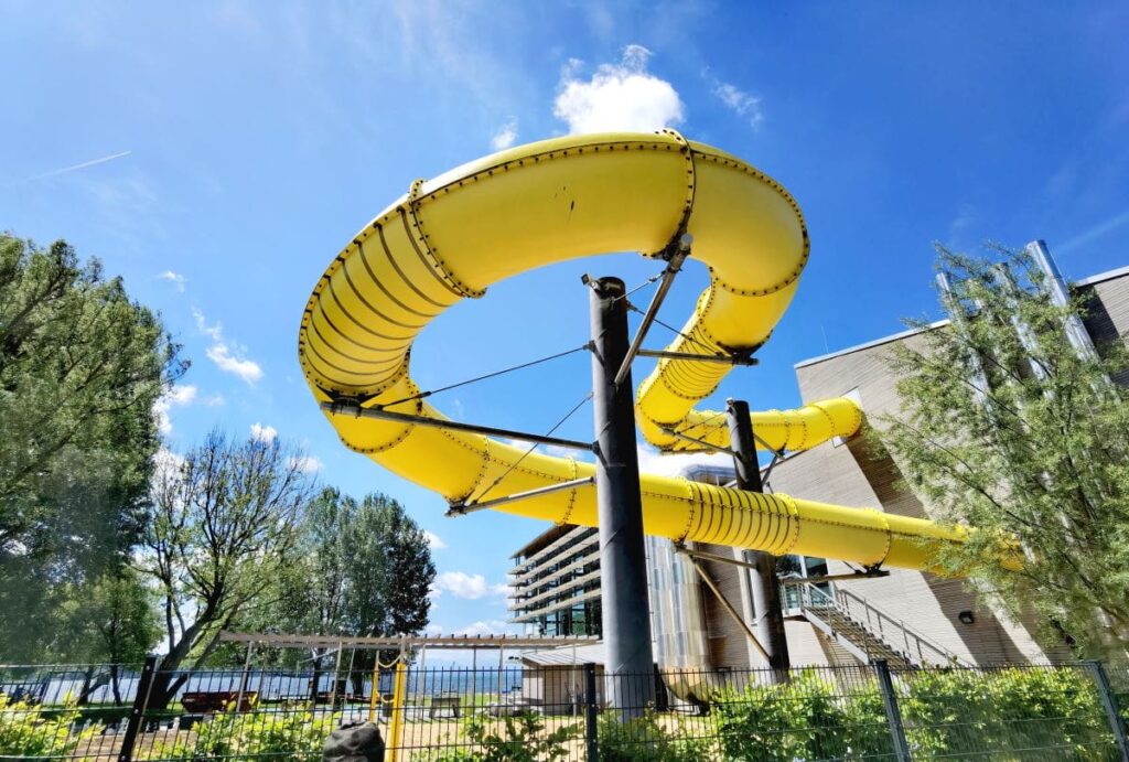 Das Starnberger See Strandbad - mit Hallenbad, Rutsche und Seestrand