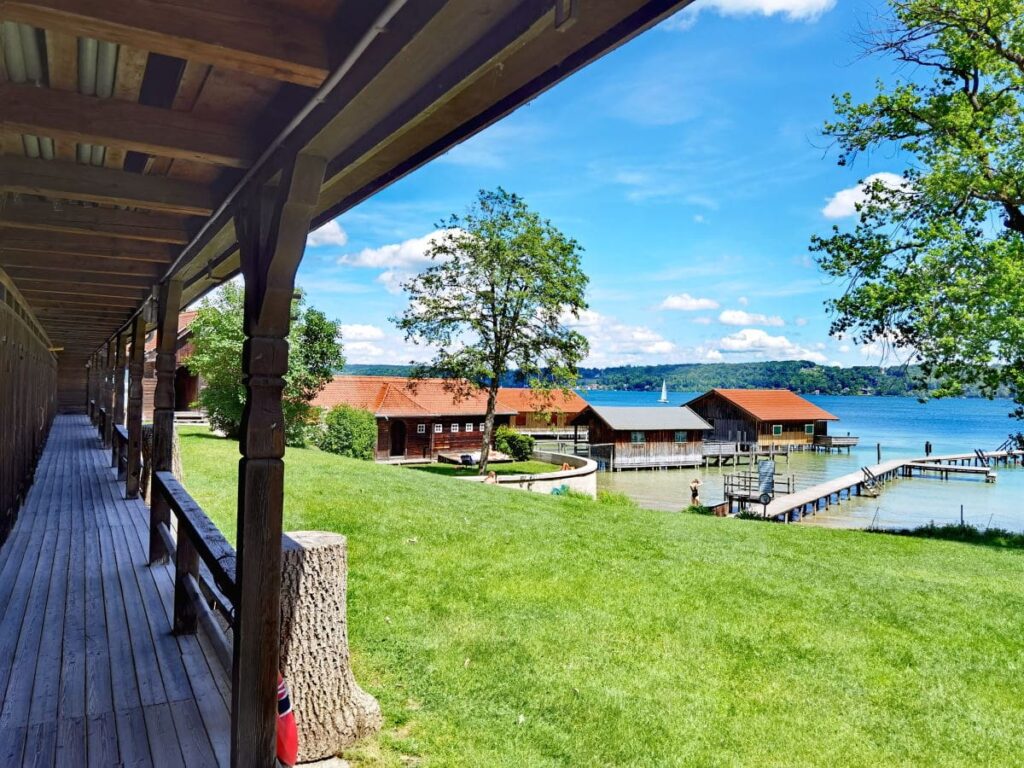 Stilvoll im Starnberger See baden - das geht im historischen Strandbad in Feldafing