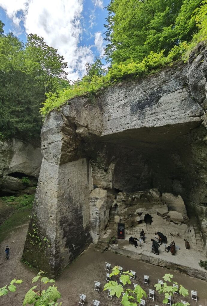 Auch im Schlosspark Hellbrunn: Das geheime Steintheater in Salzburg