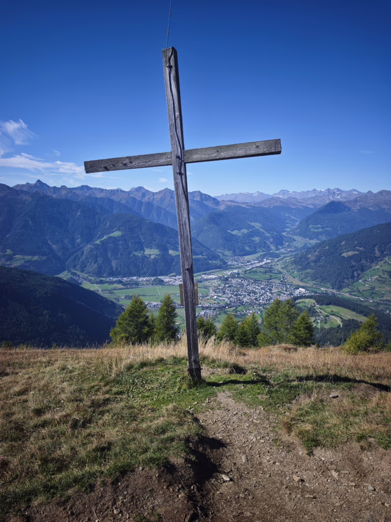 In Sterzing wandern mit Kindern - auf den Saun mit Blick auf Sterzing