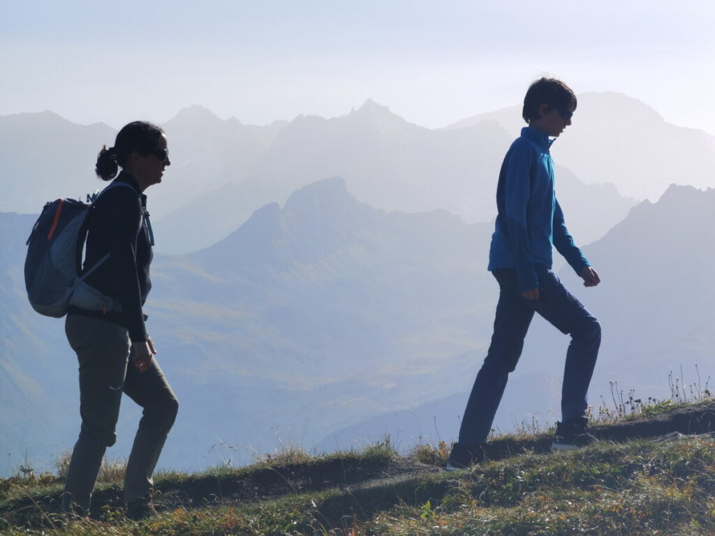 Die Stubnerkogelbahn für die Auffahrt nutzen - und oben mit Panoramablick wandern