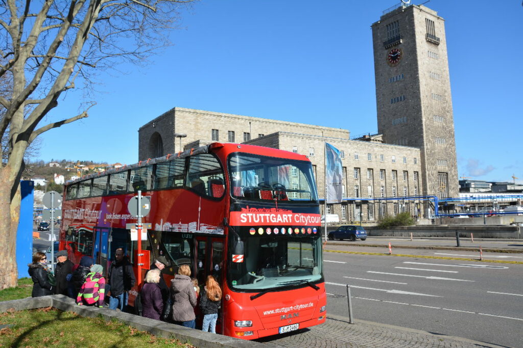 Eine Stadtrundfahrt in Stuttgart mit Kindern im roten Doppeldecker - unser Highlight