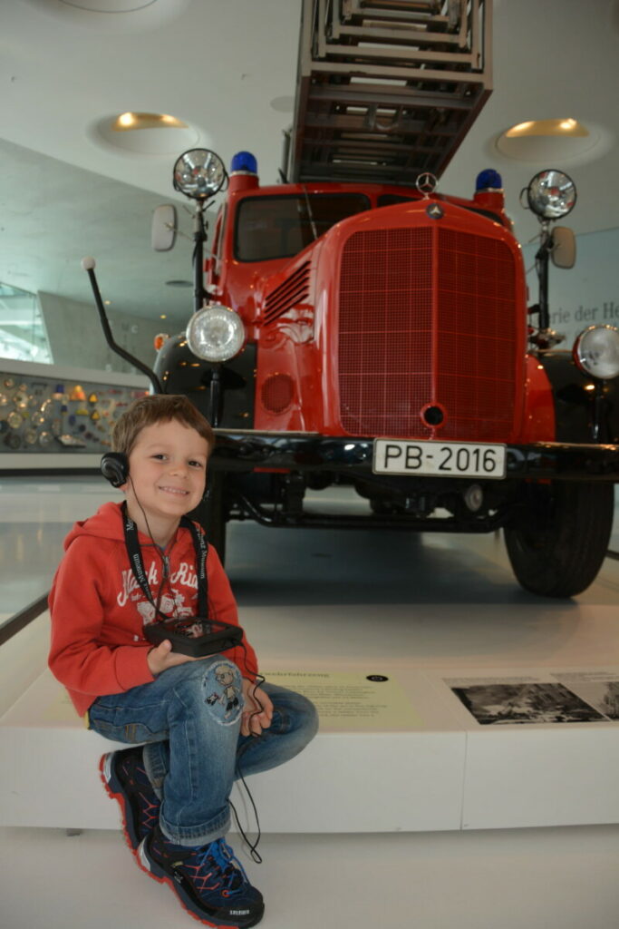 Im Automuseum Stuttgart mit Kindern: Das Mercedes Museum ist ein Erlebnis für Kinder