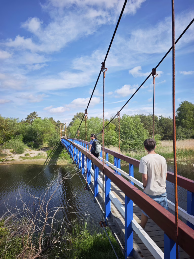 Bekannt als Affenbrücke - die Hängebrücke in Šventoji