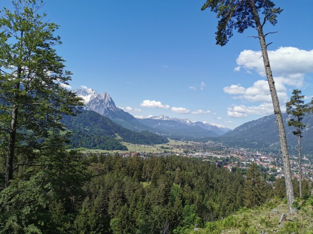 Ausblick über Garmisch Partenkirchen und die schönen Berge