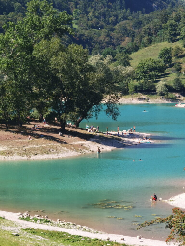 Der Tennosee ist ein wunderschöner See mit türkisgrünem Wasser