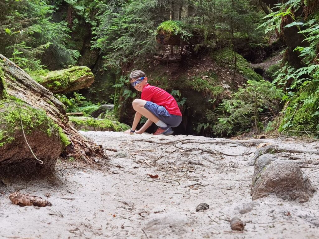 Teufelsgrund Sächsische Schweiz mit Kindern - ein großer natürlicher Sandspielplatz...