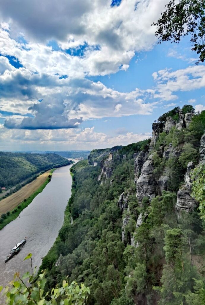 Auf die Bastei wandern mit Kindern - und von oben auf die Elbe schauen