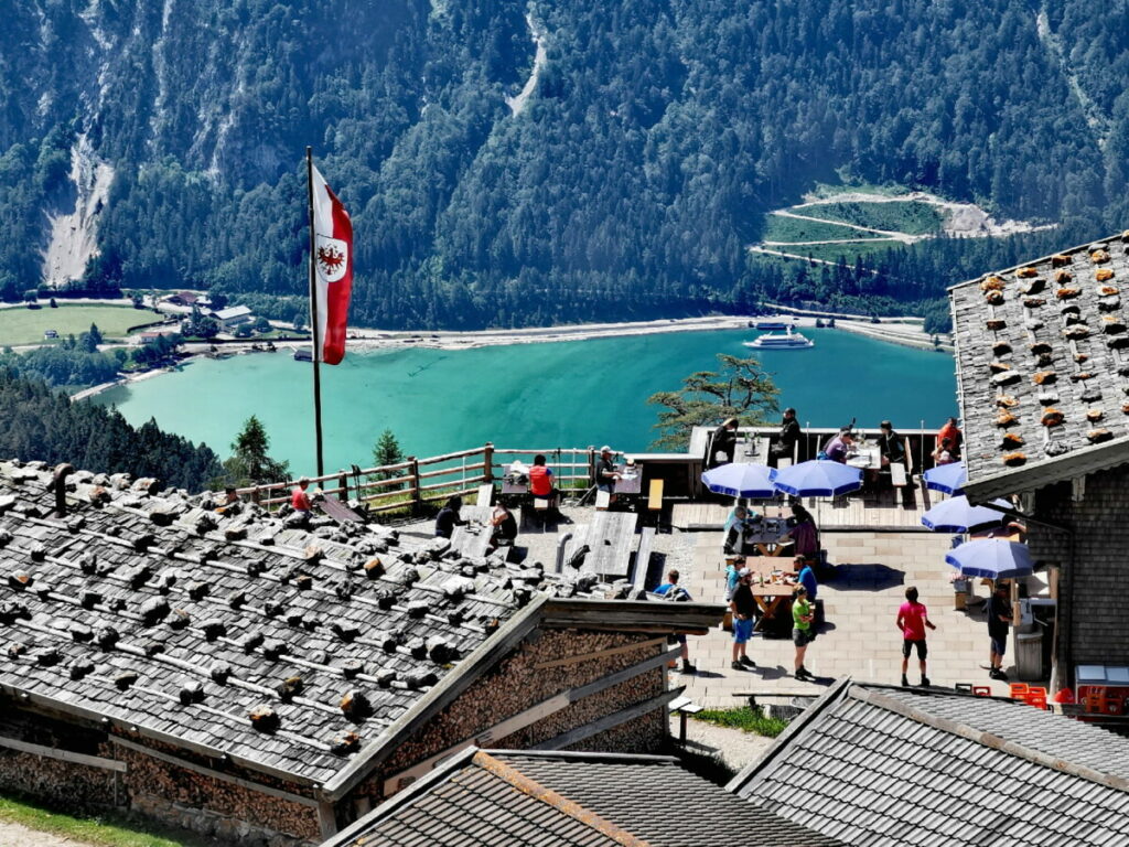 Mit Seeblick in Tirol Wandern  und auf einer urigen Alm einkehren: Das geht bei der Dalfazalm Wanderung