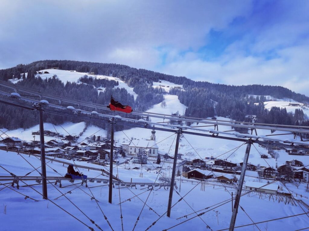 Entdecke die außergewöhnliche Rodelbahn in der Wildschönau - deine Kinder werden das lieben!