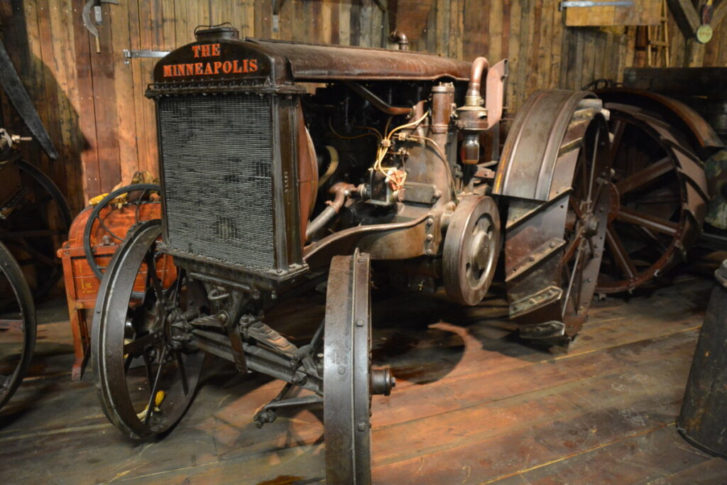 Diese alten Traktoren findest du im Museum am Bodensee bei Regen