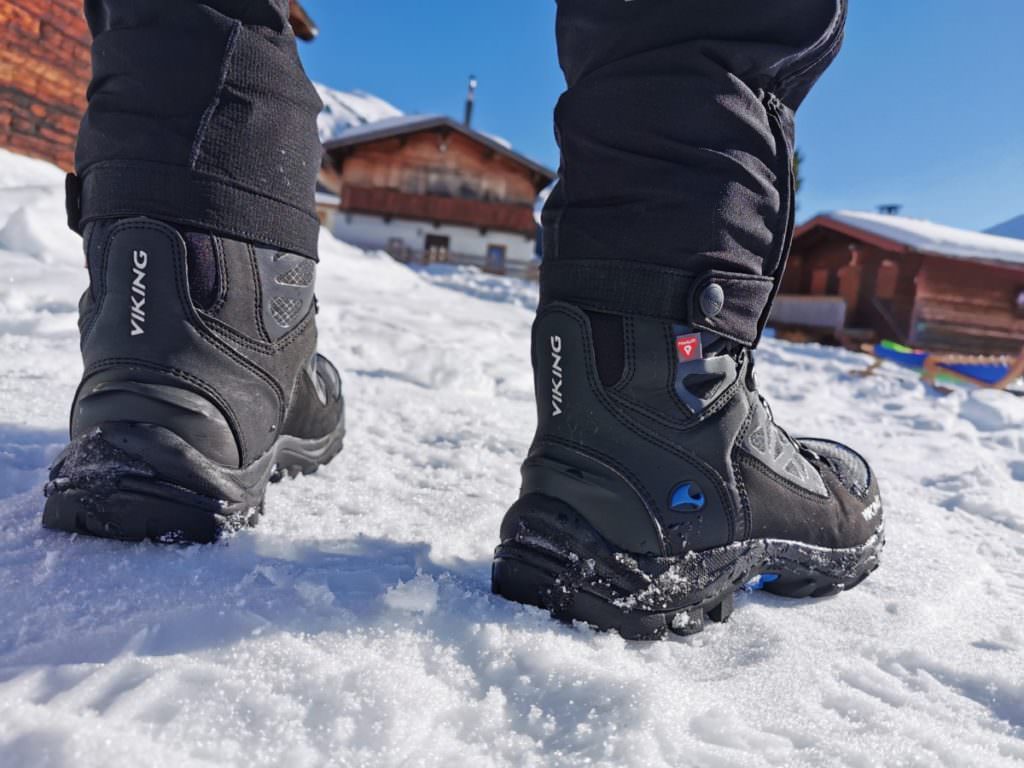 Denk an gute Schuhe zum Winterwandern! Wir sind mit unseren Viking Schuhen wieder sehr zufrieden - hoch genug, dass kein Schnee hineinkommt und warm!