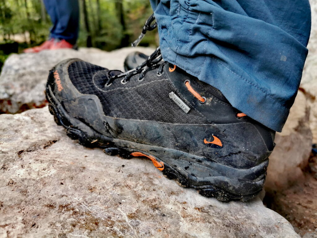 Unbedingt mit Wanderschuhen in die Klamm! Wir verwenden VIKING Wanderschuhe aus Norwegen