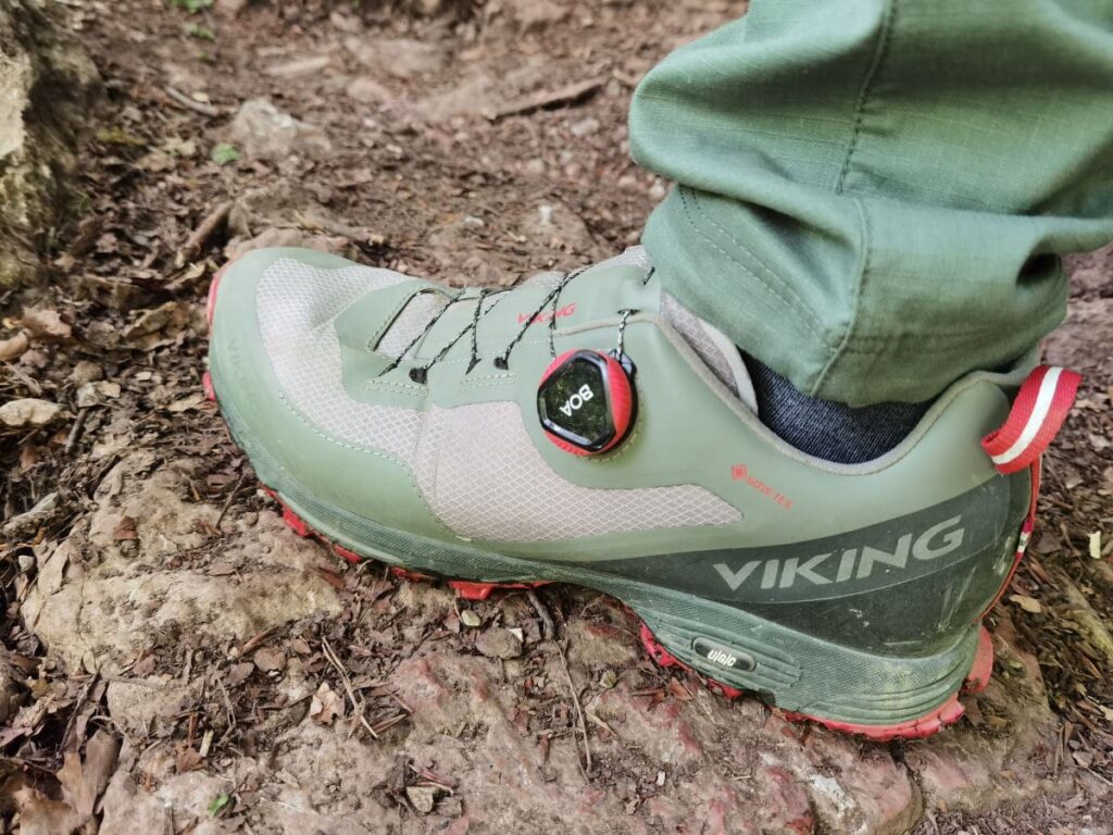 Unsere VIKING Wanderschuhe waren perfekt für diese Wanderung im Bayerischen Wald - halbhohe Wanderschuhe mit guter Sohle solltest du tragen, knöchelhohe Wanderstiefel sind unserer Meinung nicht notwendig