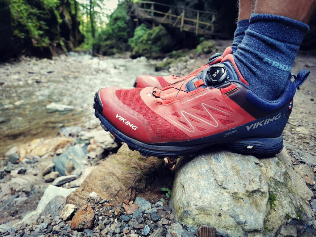 Wir sind mit unseren halbhohen Viking Wanderschuhen sehr gut durch die Klamm gekommen