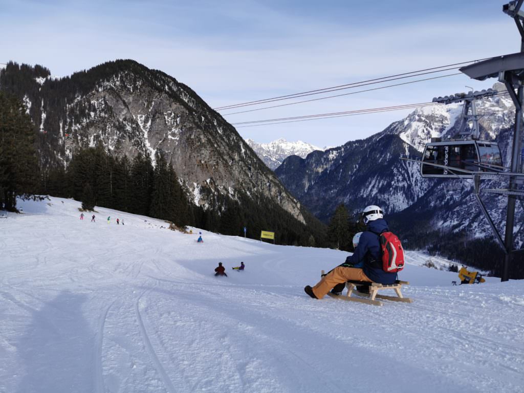 Winterurlaub mit Kindern ohne Ski: Rodeln mit Lift - an der Bergbahn Brandnertal