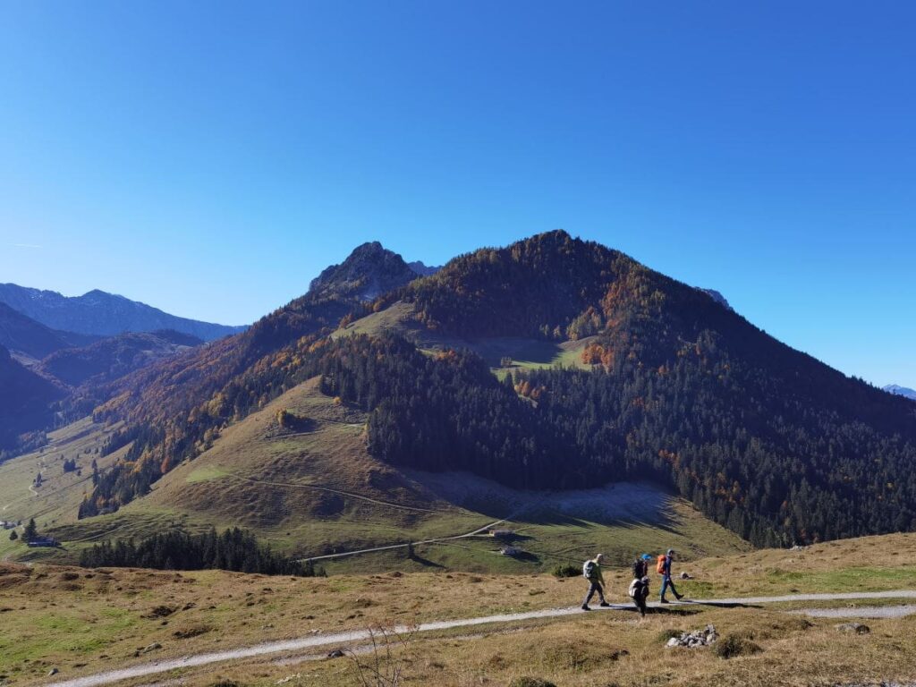 Herbst am Walchsee mit Blick ins Kaisergebirge