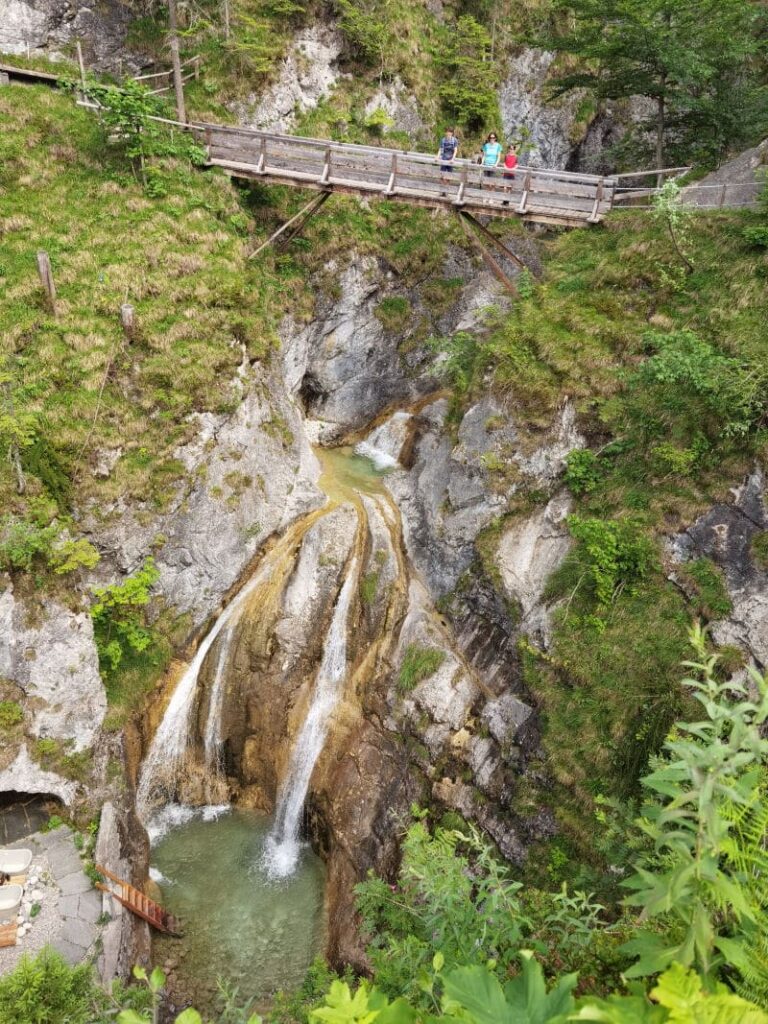 In 15 Minuten vom Familienhotel Bayrischzell zum bekannten Wasserfall