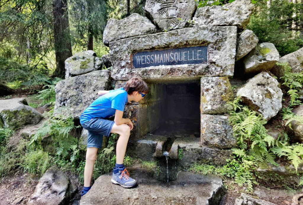 Für kleine Forscher: Die Weißmainquelle im Fichtelgebirge mit Kindern