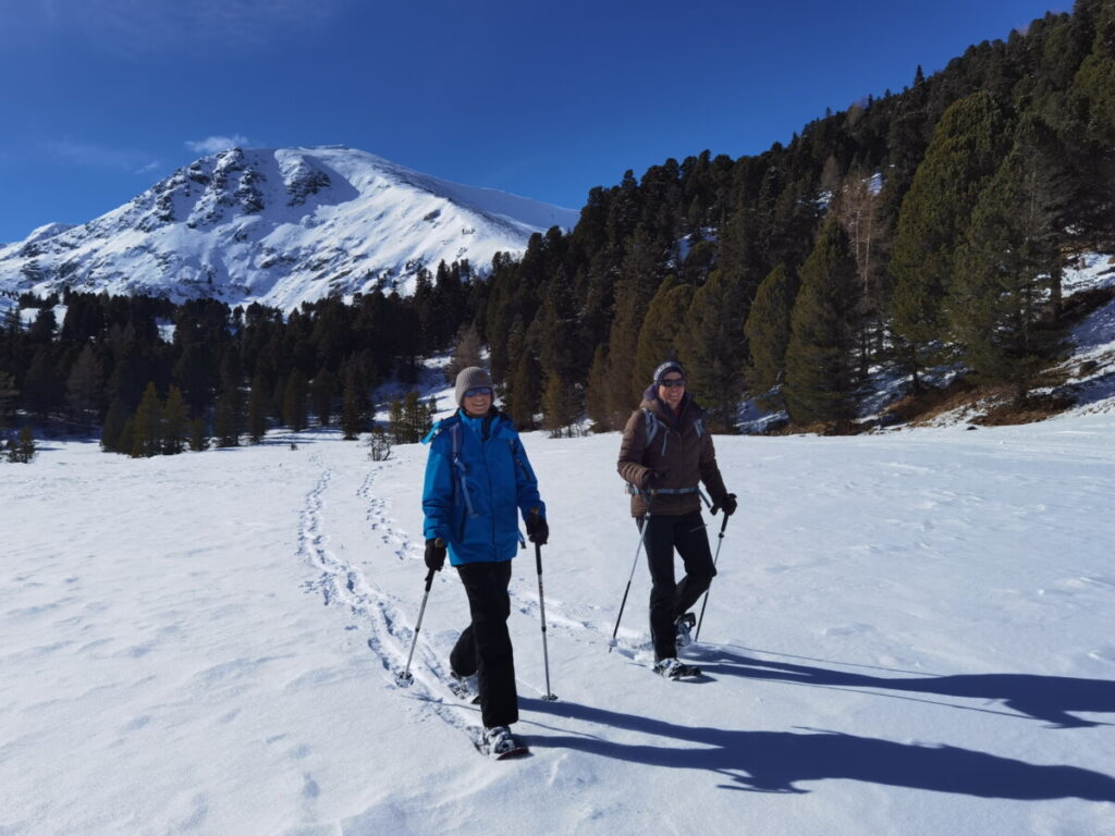 Winterleitensee Schneeschuhwanderung - mit Blick auf die Gipfel der Seetaler Alpen