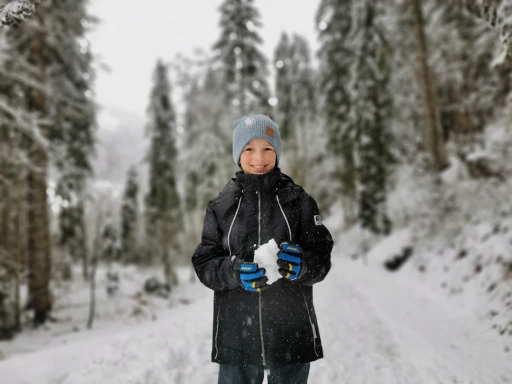 Winterwandern Kleinwalsertal - uns allen macht der frische Schnee Spaß