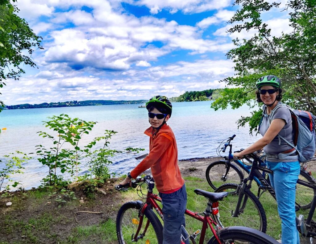 Der Wörthsee Rundweg ist ideal mit dem Fahrrad - rund 11 Kilometer ist die Runde