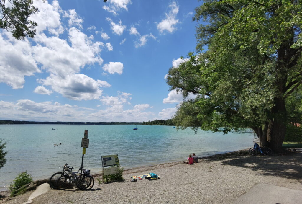 Hier kannst du wunderbar am Wörthsee baden - die besten Badestellen am türkisgrünen See