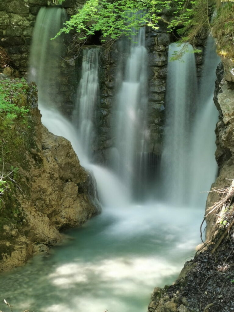 Die Wasserfälle in der Wolfsklamm bieten viel Abwechslung bei der Karwendel Wanderung