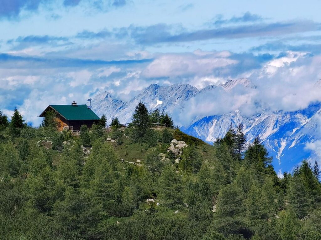 Zirbenweg Innsbruck - mit dem Karwendel zum Greifen nah!