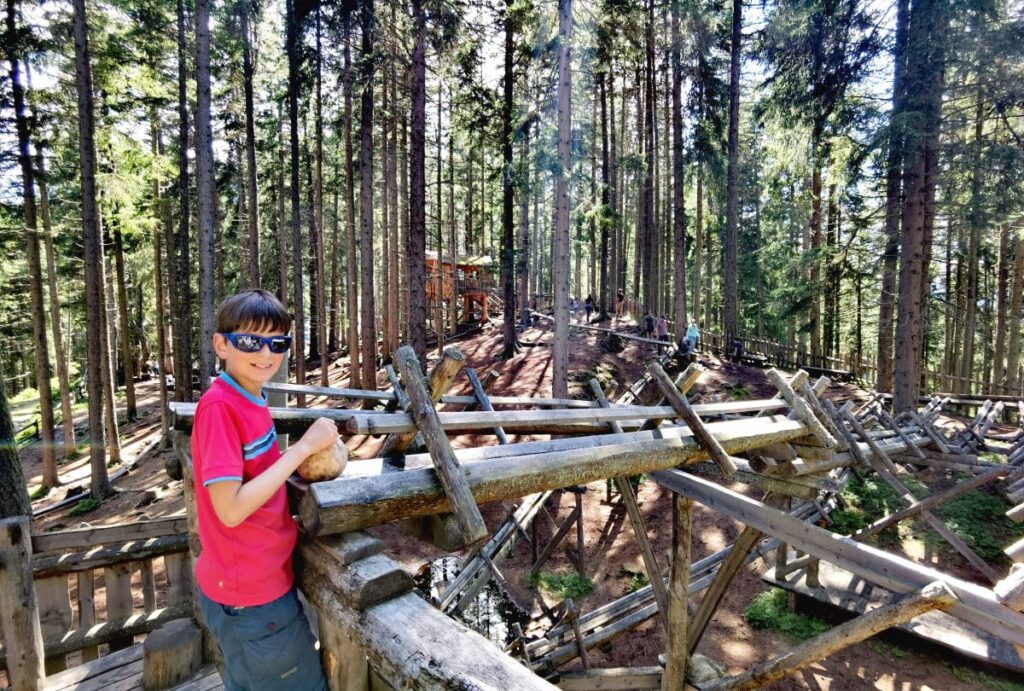 Highlight am Zirbenweg mit Kindern: Der Kugelwald