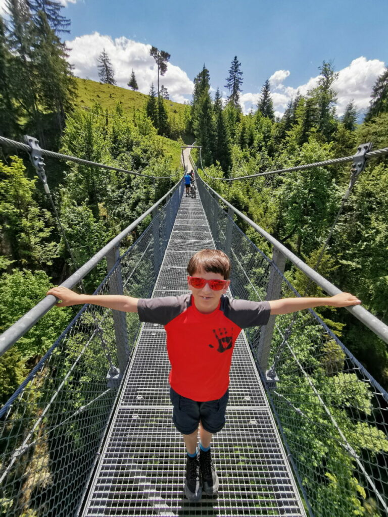 An der Zugspitze mit Kindern - die kostenlose Hängebrücke bei der Tannenhütte