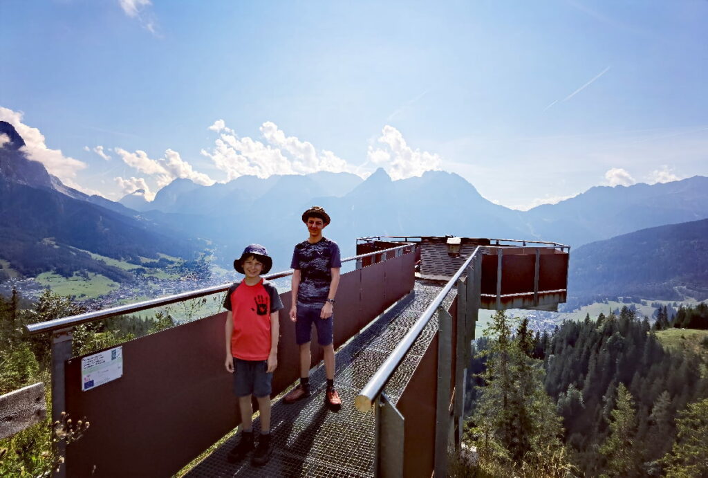 An der Zugspitze in Tirol wandern mit Kindern