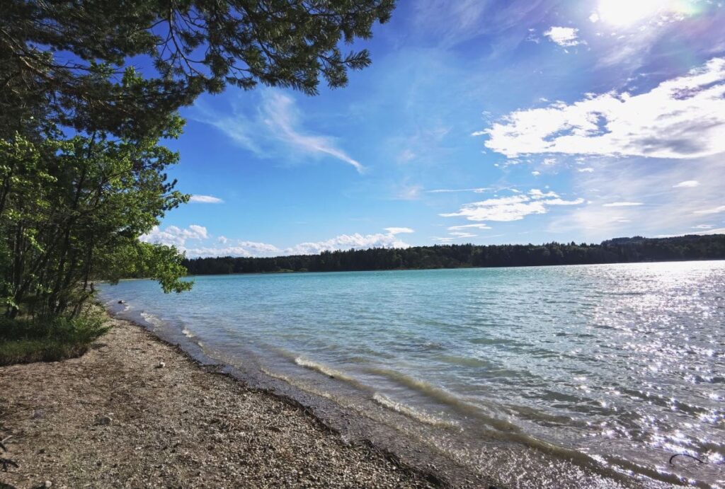 Naturstrand zum Baden an den Osterseen